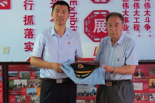 学者陶凯龙向辽宁省全民国防教育示范基地徐恩惠红色教育基地捐献红色藏品