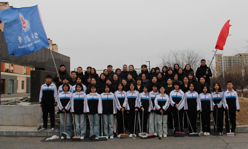 党员志愿在行动——盘锦弘毅中学党支部组织开展学雷锋志愿活动
