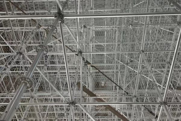 沈阳脚手架操作人员要佩戴安全帽：珍爱生命，从“头”开始
